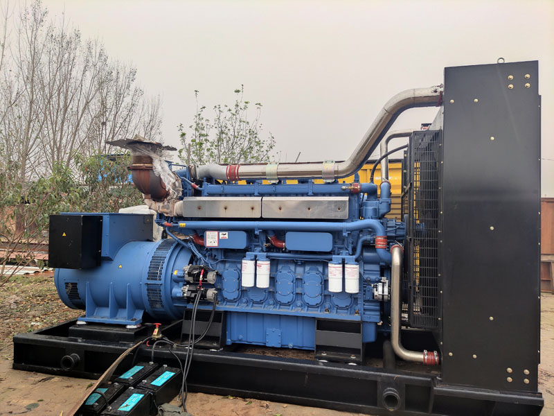 漳县柴油发电机组更换机油时，应遵循哪些步骤？